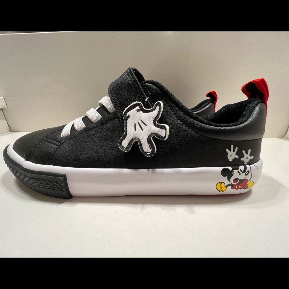 Boys Mickey Mouse H & M Sneakers Size 1 New
